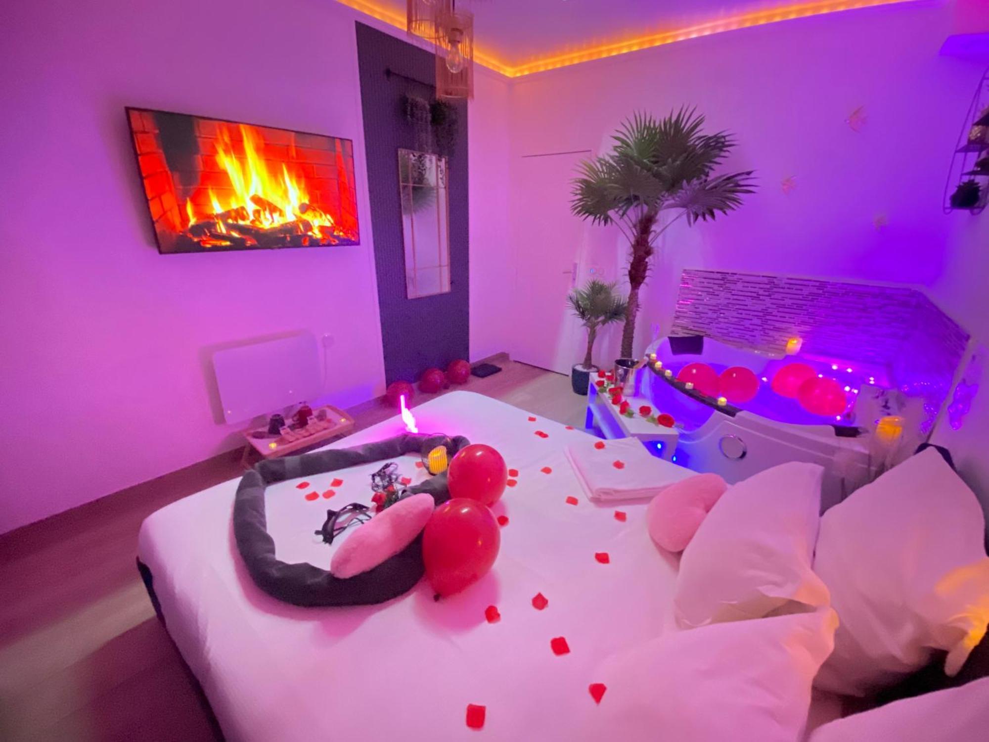 L'Escale Balneo'Romantique - Loveroom - Jacuzzi & Petit Dejeuner ヴィリエ・シュル・マルヌ エクステリア 写真