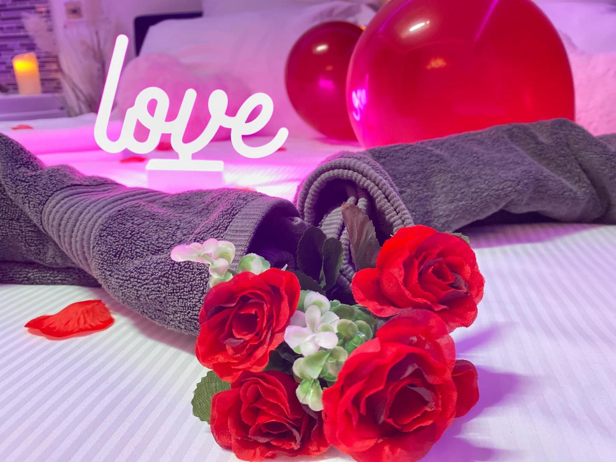 L'Escale Balneo'Romantique - Loveroom - Jacuzzi & Petit Dejeuner ヴィリエ・シュル・マルヌ エクステリア 写真