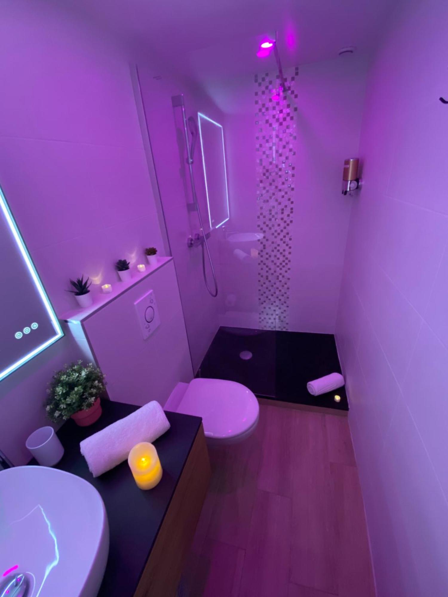 L'Escale Balneo'Romantique - Loveroom - Jacuzzi & Petit Dejeuner ヴィリエ・シュル・マルヌ エクステリア 写真